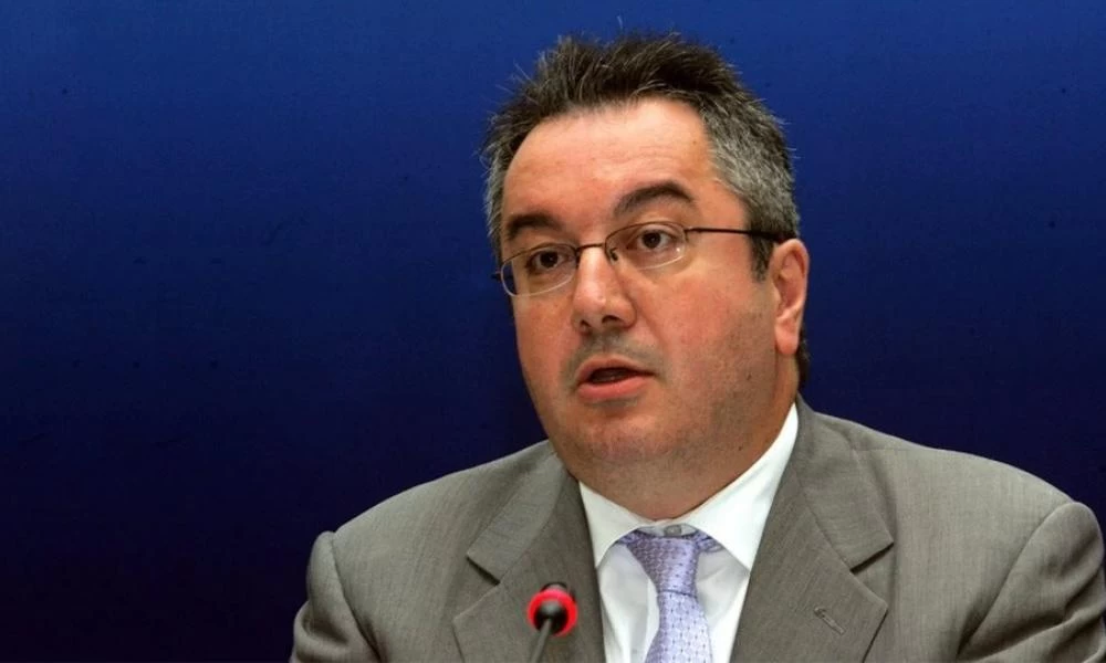 Μόσιαλος: "Θα αναπτυχθούν καινούργια εμβόλια κατά των μεταλλάξεων"